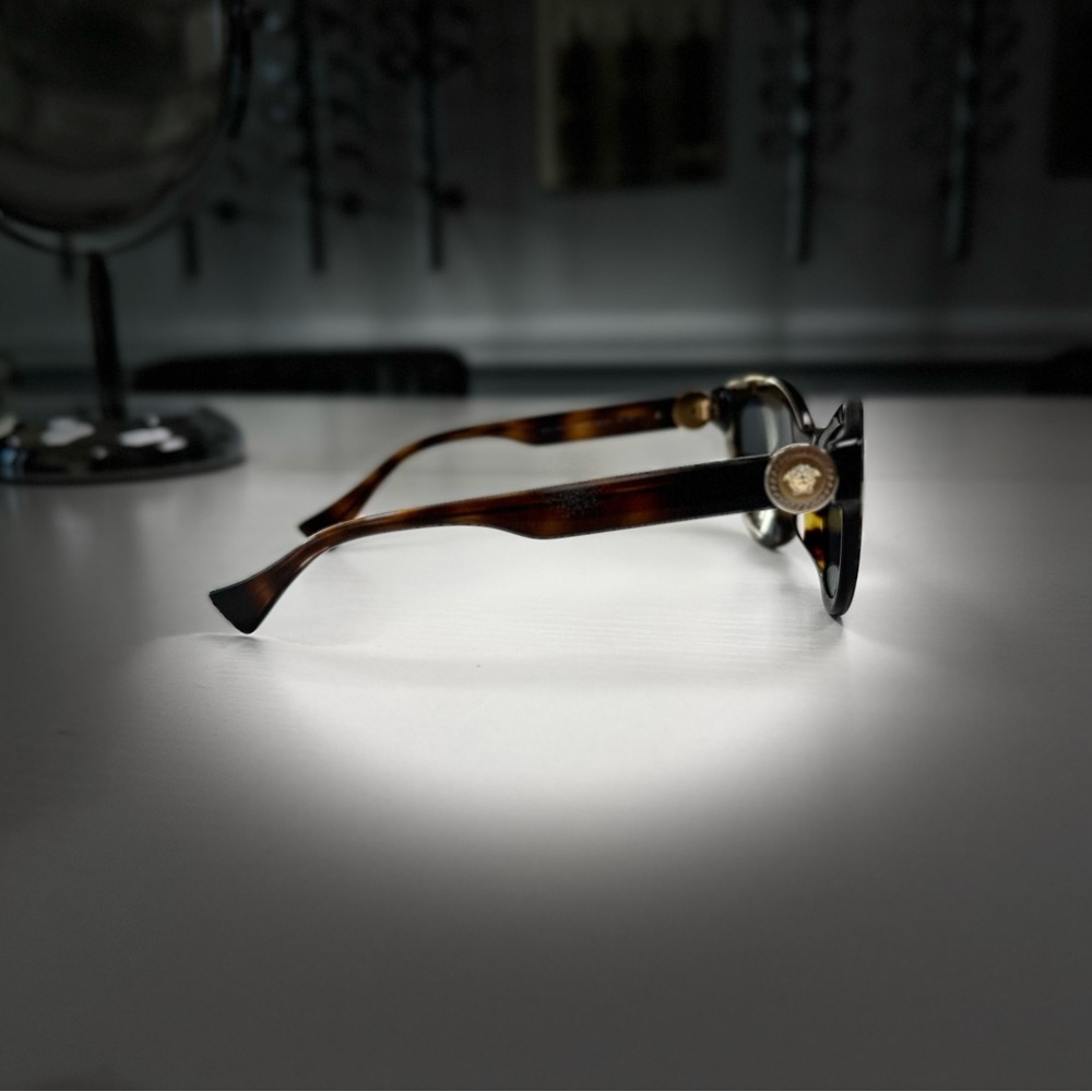 Women’s Versace Stylish Tortoise Shell Sunglasses… - image 2